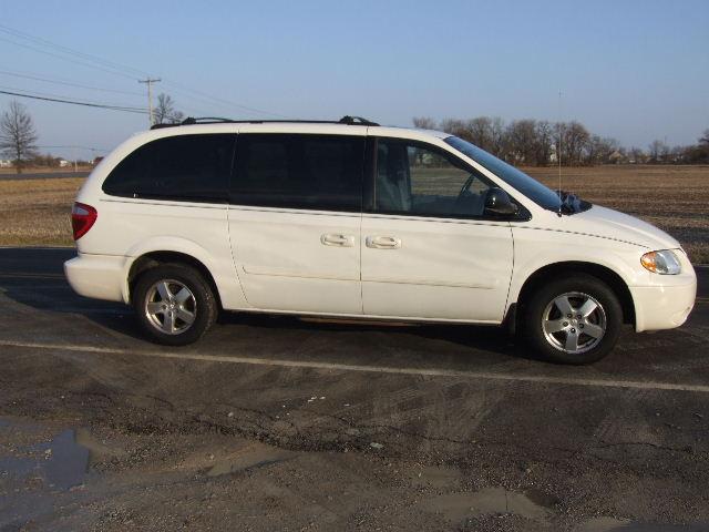 Dodge Grand Caravan 2005 photo 2