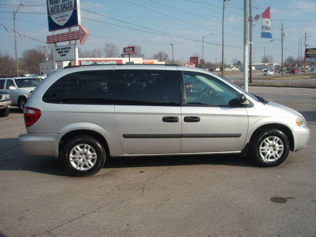 Dodge Grand Caravan 2005 photo 2