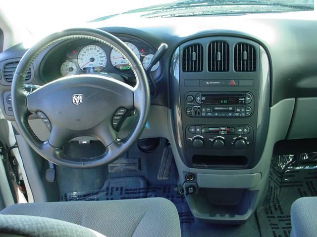 Dodge Grand Caravan 2005 photo 3