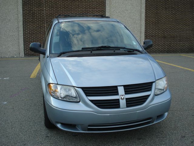 Dodge Grand Caravan 2005 photo 2