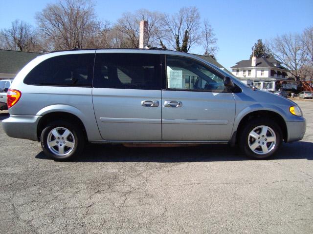 Dodge Grand Caravan 2005 photo 2