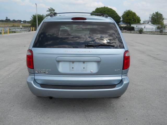 Dodge Grand Caravan 2005 photo 2