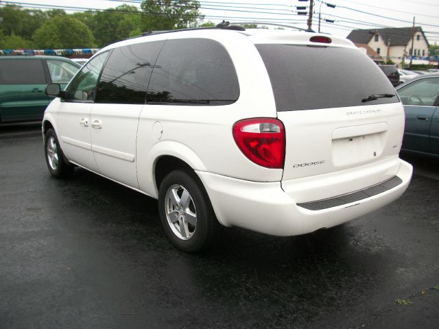 Dodge Grand Caravan 2005 photo 2