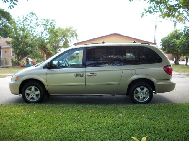 Dodge Grand Caravan 2005 photo 2