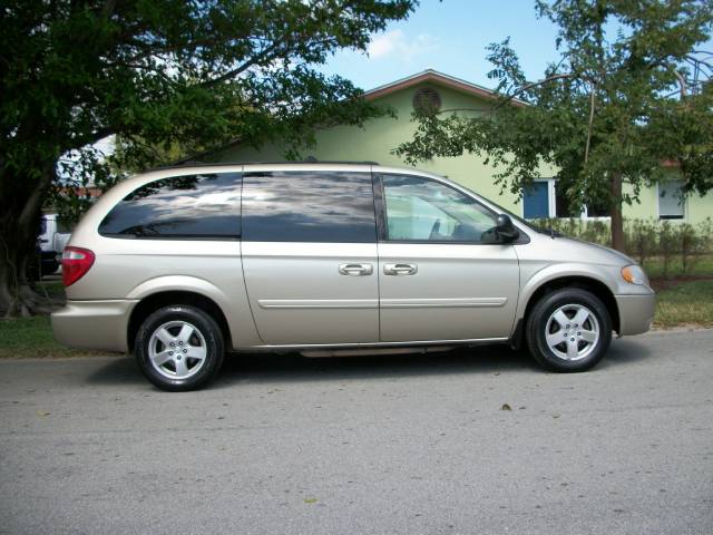 Dodge Grand Caravan 2005 photo 3