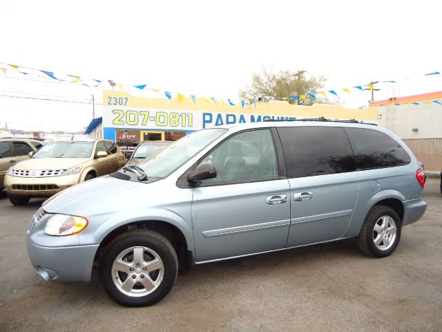 Dodge Grand Caravan 2005 photo 2