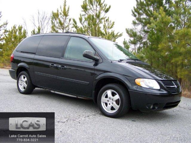 Dodge Grand Caravan 2005 photo 2