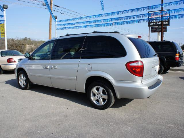 Dodge Grand Caravan 2005 photo 2