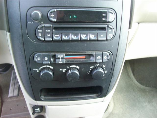 Dodge Grand Caravan 2005 photo 2