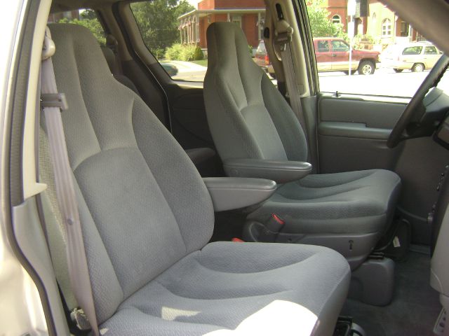 Dodge Grand Caravan 2005 photo 2