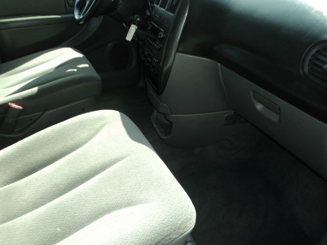 Dodge Grand Caravan 2005 photo 2