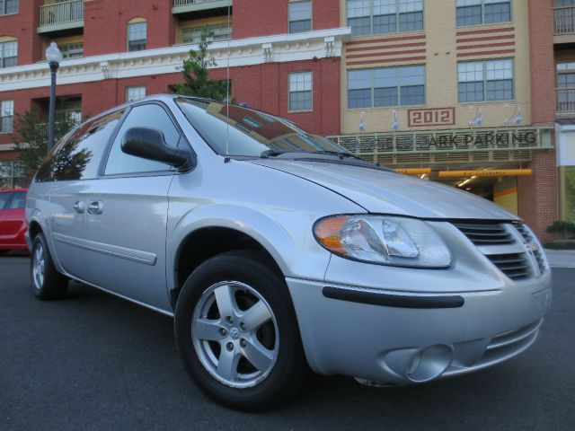 Dodge Grand Caravan 2005 photo 2