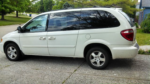 Dodge Grand Caravan 2005 photo 2