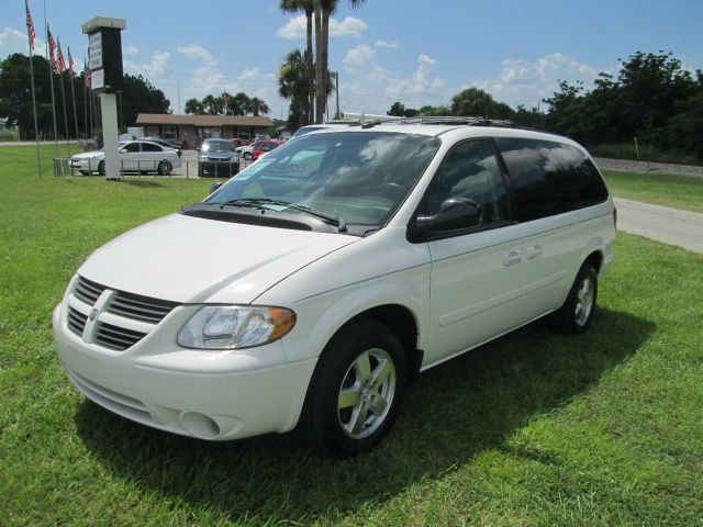 Dodge Grand Caravan 2005 photo 2