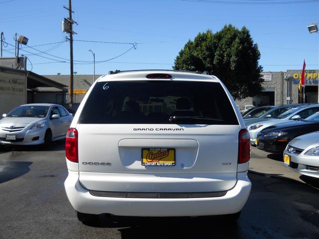 Dodge Grand Caravan 2005 photo 2