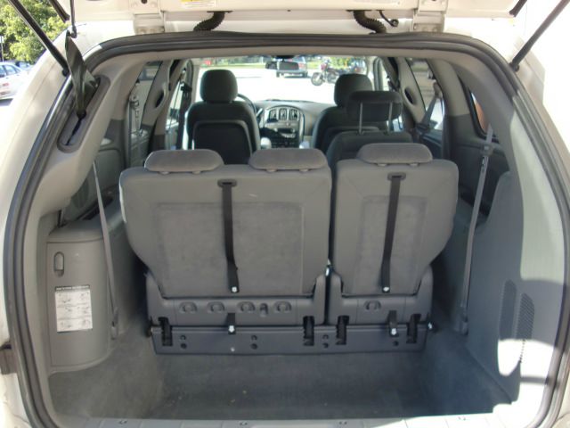 Dodge Grand Caravan 2005 photo 2