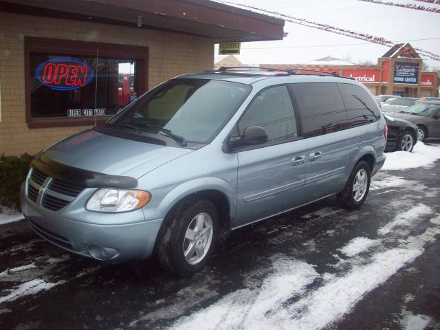 Dodge Grand Caravan 2005 photo 2