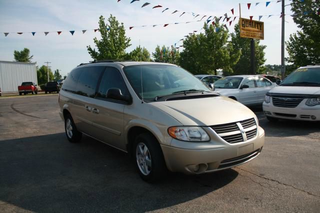 Dodge Grand Caravan 2005 photo 3