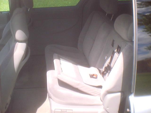 Dodge Grand Caravan 2005 photo 2