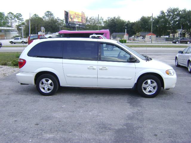 Dodge Grand Caravan 2005 photo 2