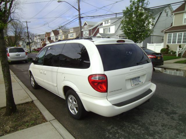 Dodge Grand Caravan 2005 photo 2