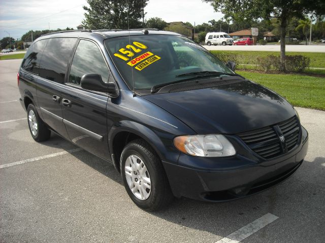 Dodge Grand Caravan 2005 photo 2