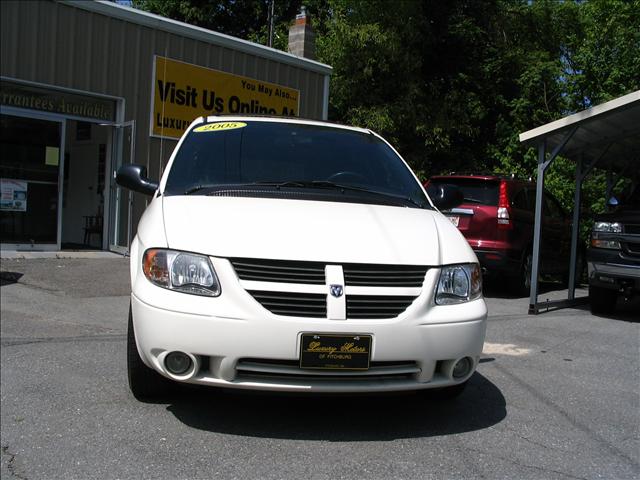 Dodge Grand Caravan 2005 photo 2