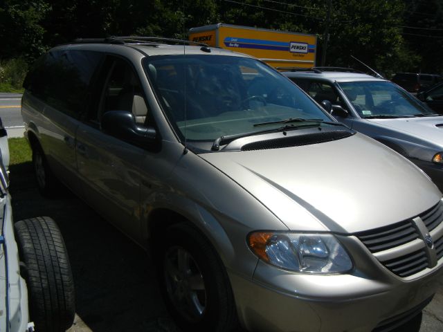 Dodge Grand Caravan 2005 photo 2