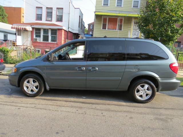 Dodge Grand Caravan 2005 photo 2