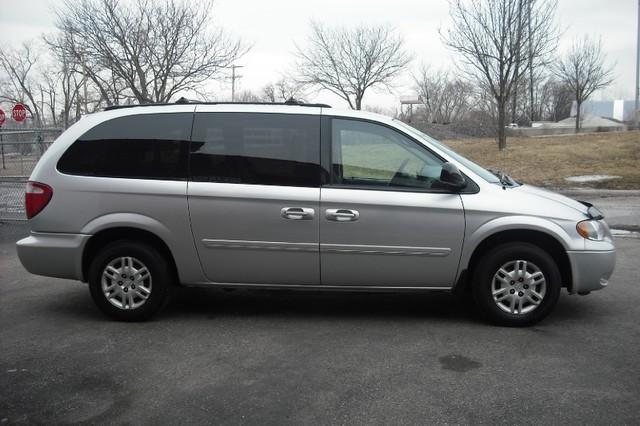 Dodge Grand Caravan 2005 photo 1