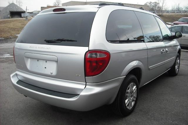 Dodge Grand Caravan 2005 photo 2