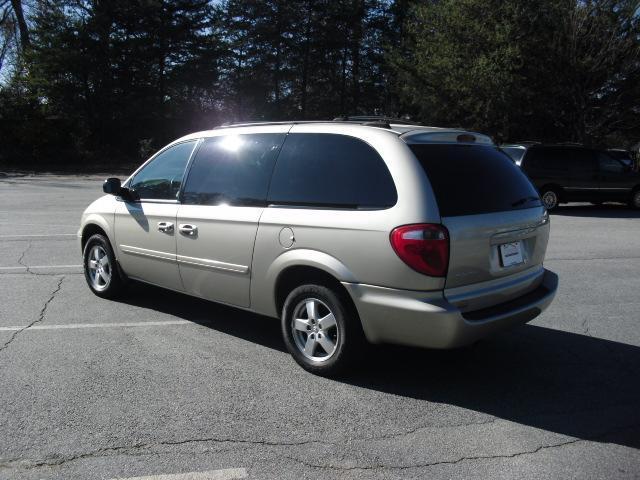 Dodge Grand Caravan 2005 photo 2