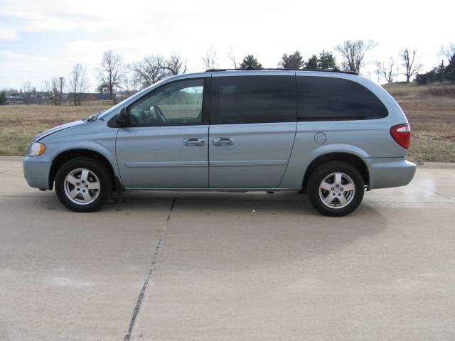 Dodge Grand Caravan 2005 photo 1