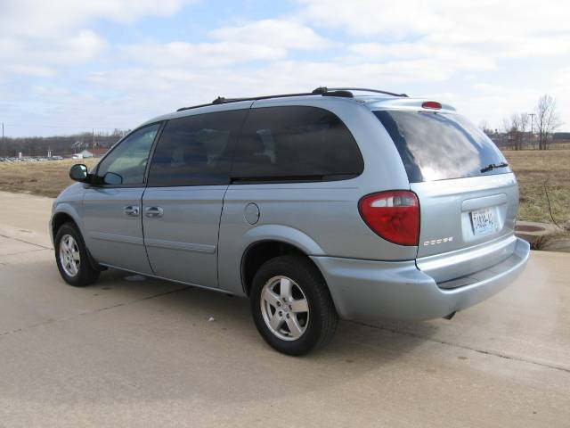 Dodge Grand Caravan 2005 photo 2