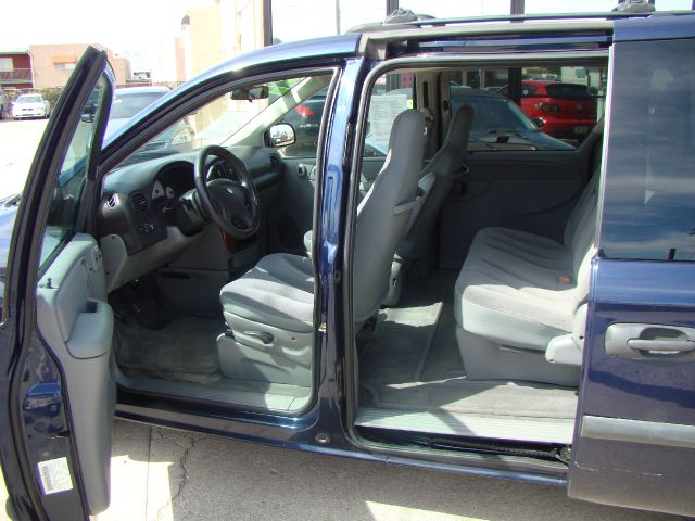 Dodge Grand Caravan 2005 photo 2