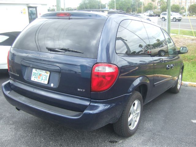 Dodge Grand Caravan 2005 photo 2