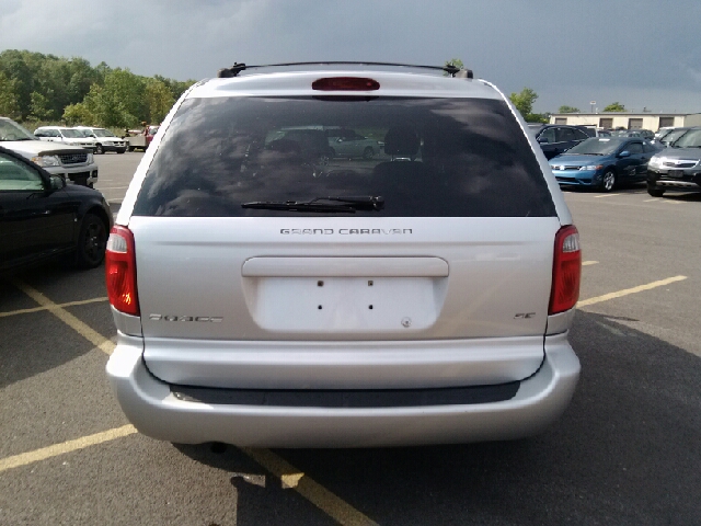 Dodge Grand Caravan 2005 photo 2