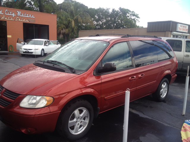 Dodge Grand Caravan 2005 photo 2