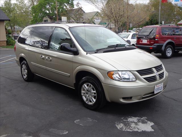 Dodge Grand Caravan 2005 photo 2