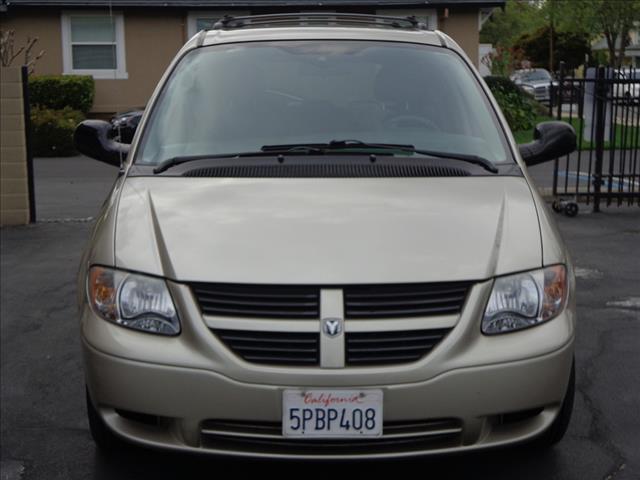 Dodge Grand Caravan 2005 photo 3