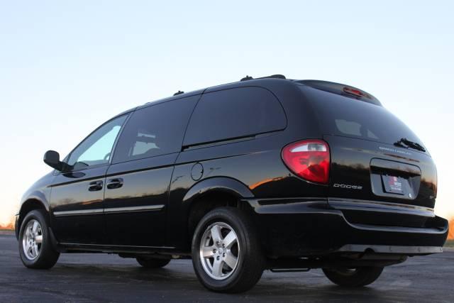 Dodge Grand Caravan 2005 photo 2