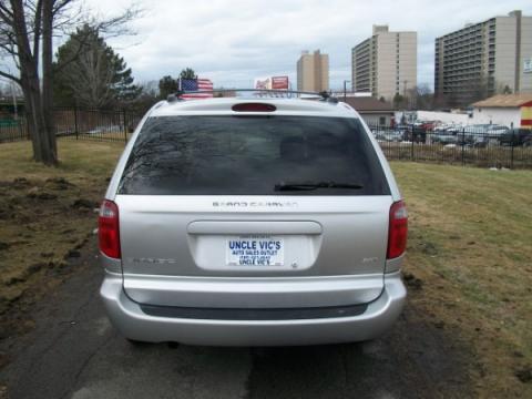 Dodge Grand Caravan 2005 photo 2