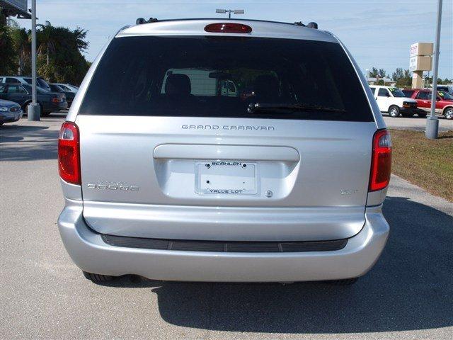 Dodge Grand Caravan 2005 photo 2