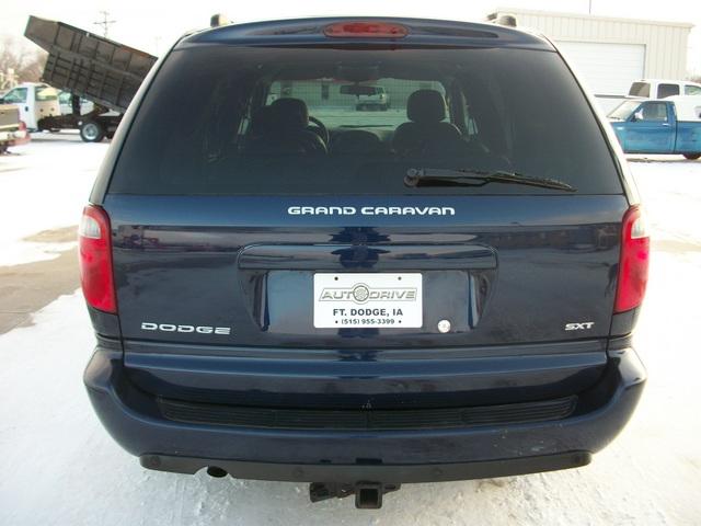 Dodge Grand Caravan 2005 photo 2