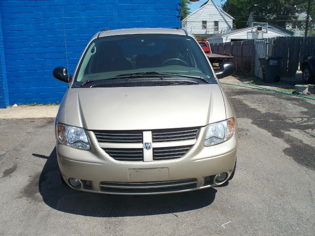 Dodge Grand Caravan 2005 photo 2