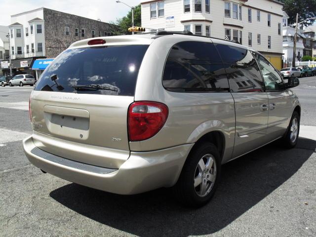 Dodge Grand Caravan 2005 photo 2