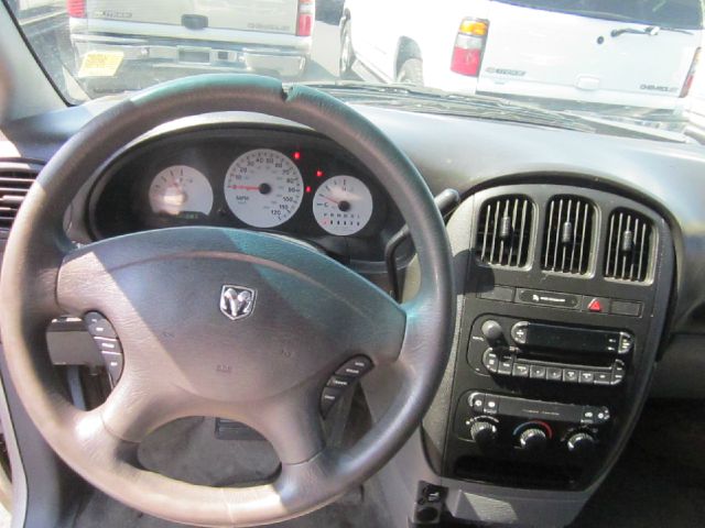 Dodge Grand Caravan 2005 photo 2