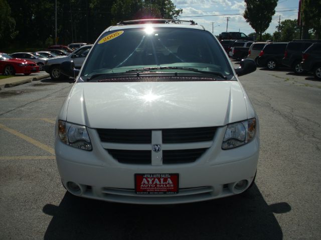 Dodge Grand Caravan 2005 photo 2