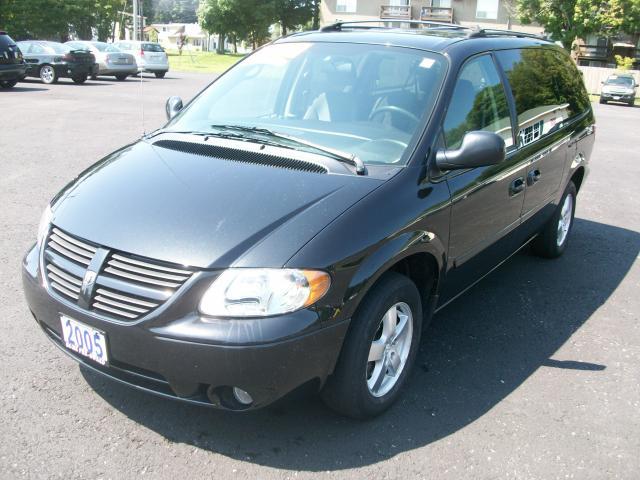 Dodge Grand Caravan 2005 photo 2