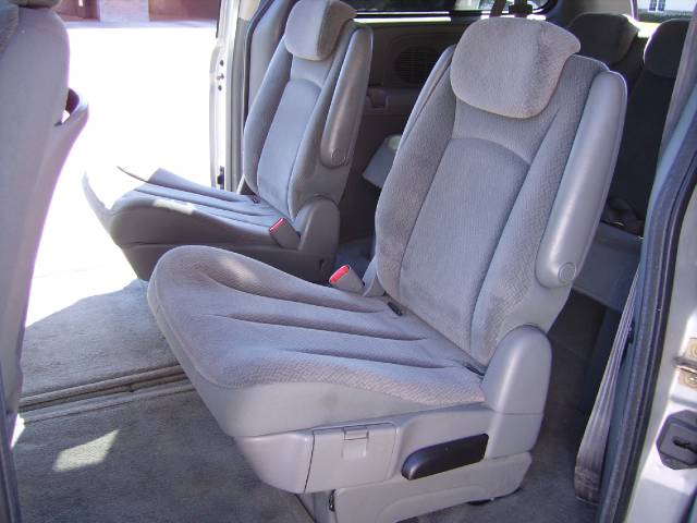 Dodge Grand Caravan 2005 photo 2